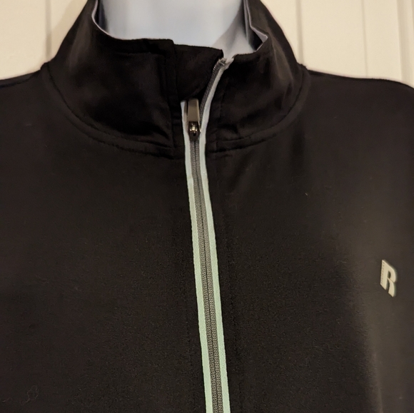 Russell Athletic 1/2 zip training fit, dri-power 360, active shirt. - Picture 14 of 14